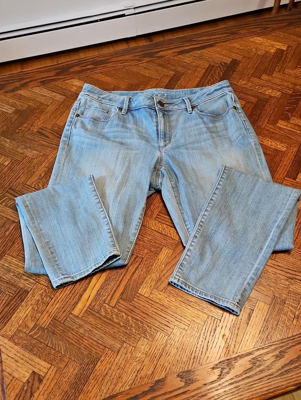 LOFT Light Wash Curvy Skinny Jeans